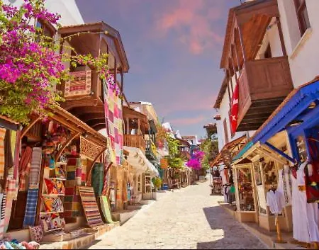 Yenier Apartmanhotel 4*